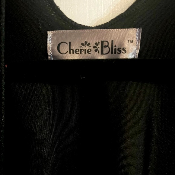 Beautiful shawl black with wine and tan trim - Picture 5 of 5